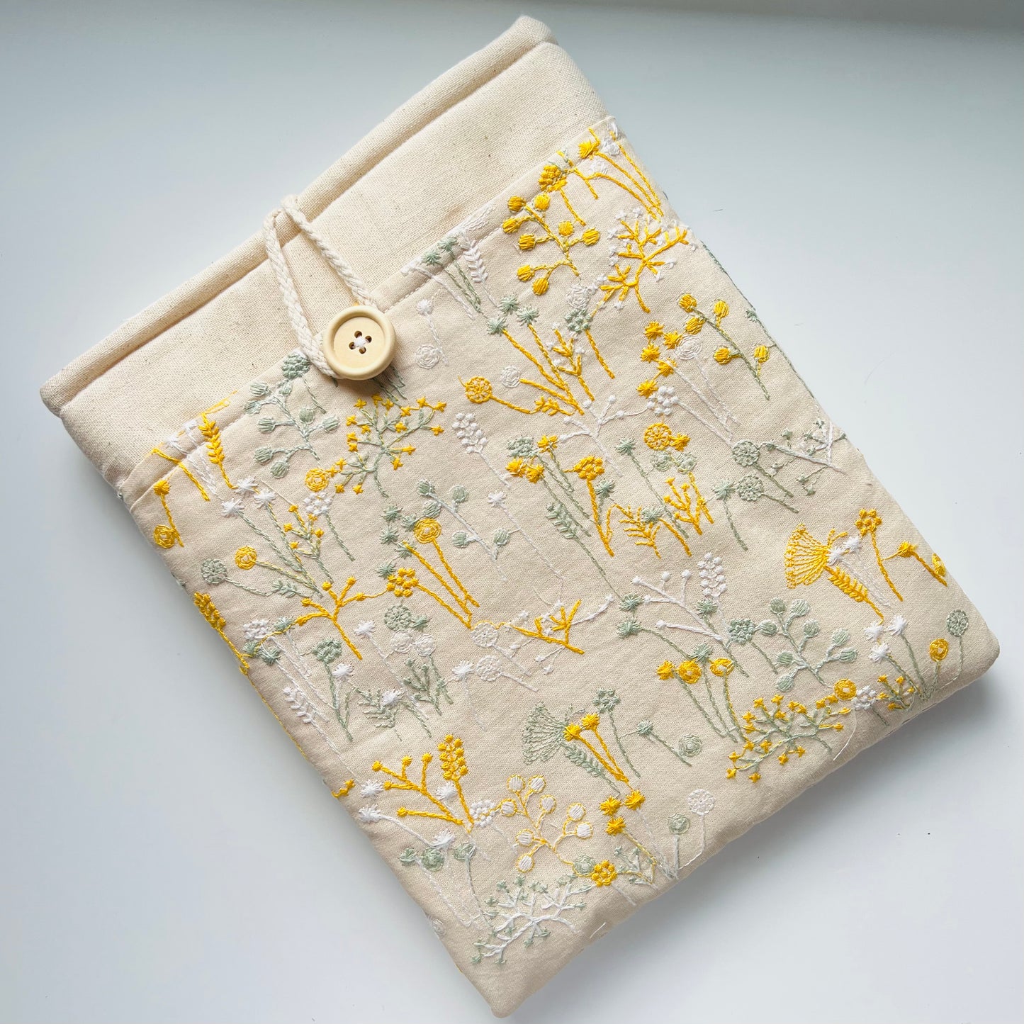 Embroidery flower booksleeve