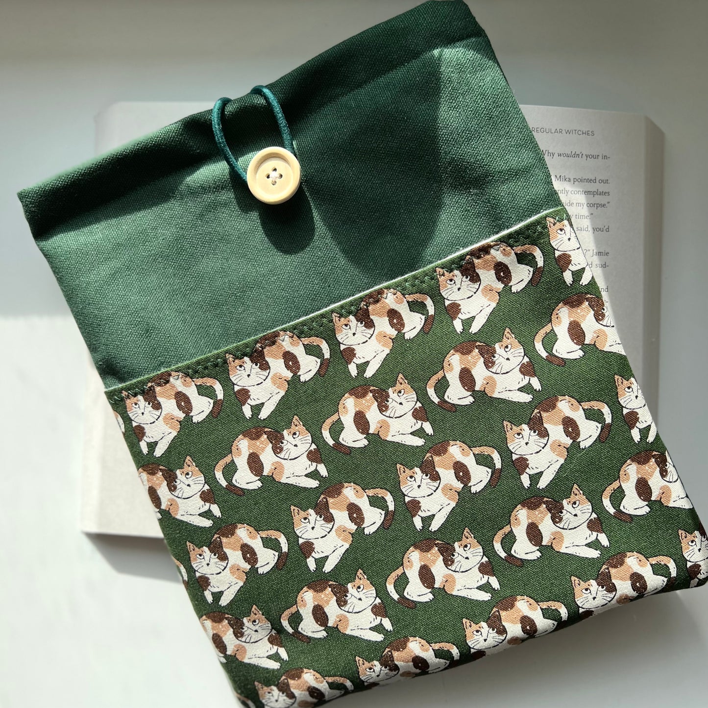 Green cat print book sleeve, kindle sleeve